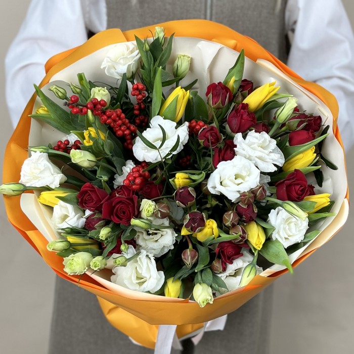 Яркий букет на день рождения для бабушки