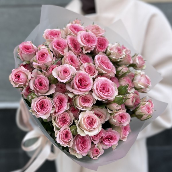 11 розовых кустовых роз Тралала 40 см | купить недорого | доставка