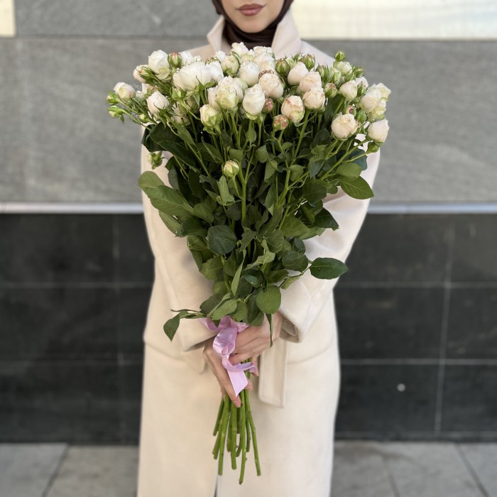 15 кустовых пионовидных Роз Принцесс Бомбастик 70 см