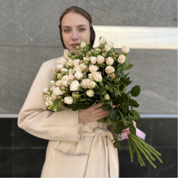 15 кустовых пионовидных Роз Принцесс Бомбастик 70 см