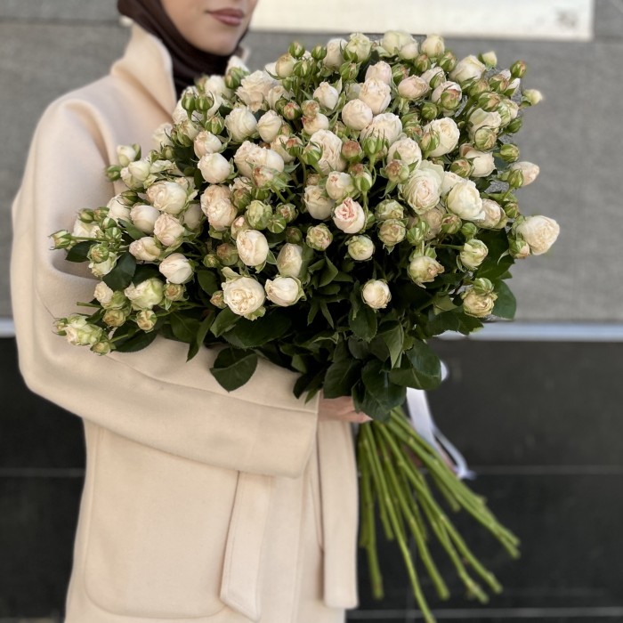 25 кустовых пионовидных Роз Принцесс Бомбастик 70 см