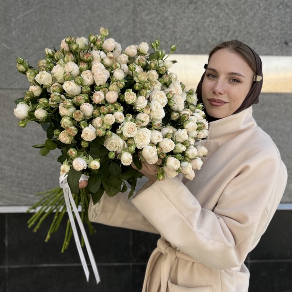 25 кустовых пионовидных Роз Принцесс Бомбастик 60 см