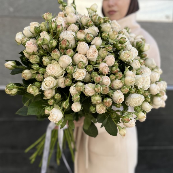 25 кустовых пионовидных Роз Принцесс Бомбастик 70 см