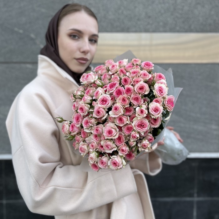 25 кустовых роз Тралала 40 см