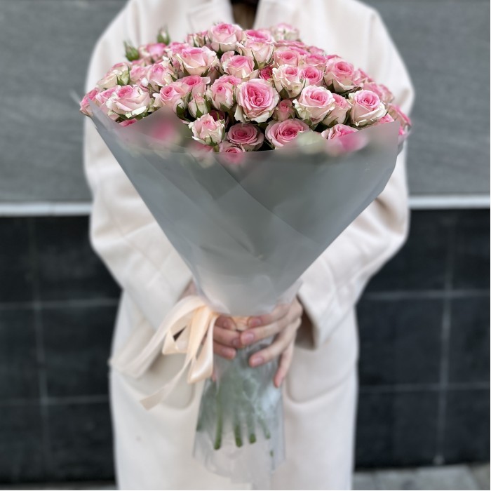 25 кустовых роз Тралала 40 см