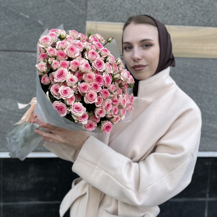 25 кустовых роз Тралала 40 см