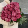 25 пионовидных сиреневых роз сорта Кантри Блюз 70 см