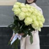 25 белых роз Мондиаль 70 см