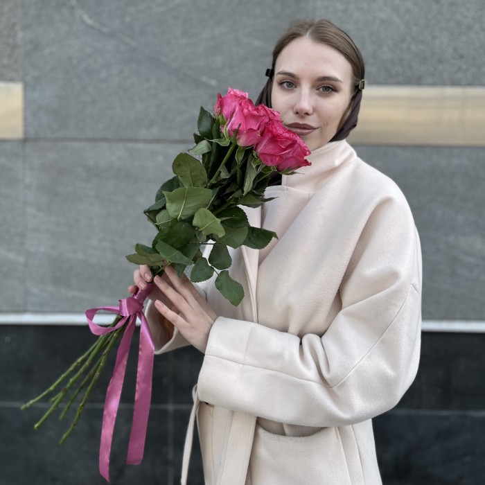 5 пионовидных сиреневых роз Кантри блюз 70 см