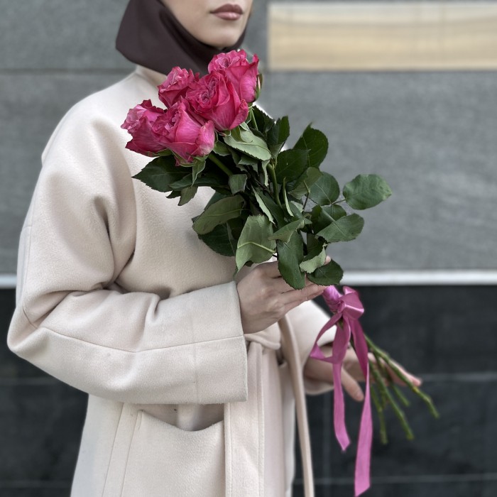 5 пионовидных сиреневых роз Кантри блюз 70 см