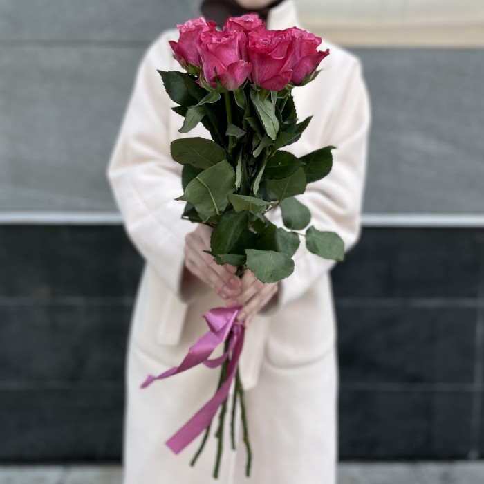 5 пионовидных сиреневых роз Кантри блюз 70 см