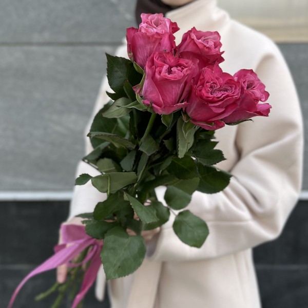 5 пионовидных сиреневых роз Кантри блюз 70 см