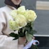 5 белых роз Мондиаль 70 см