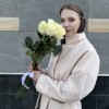 5 белых роз Мондиаль 70 см