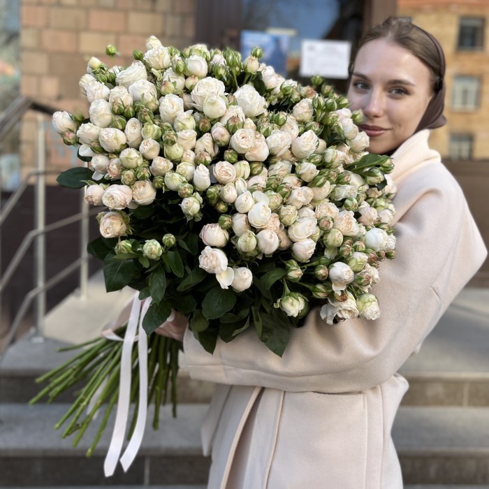 51 кустовая пионовидная Роза Принцесс Бомбастик 70 см