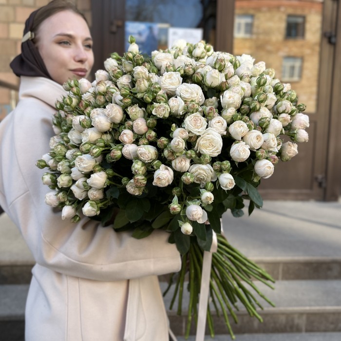 51 кустовая пионовидная Роза Принцесс Бомбастик 70 см