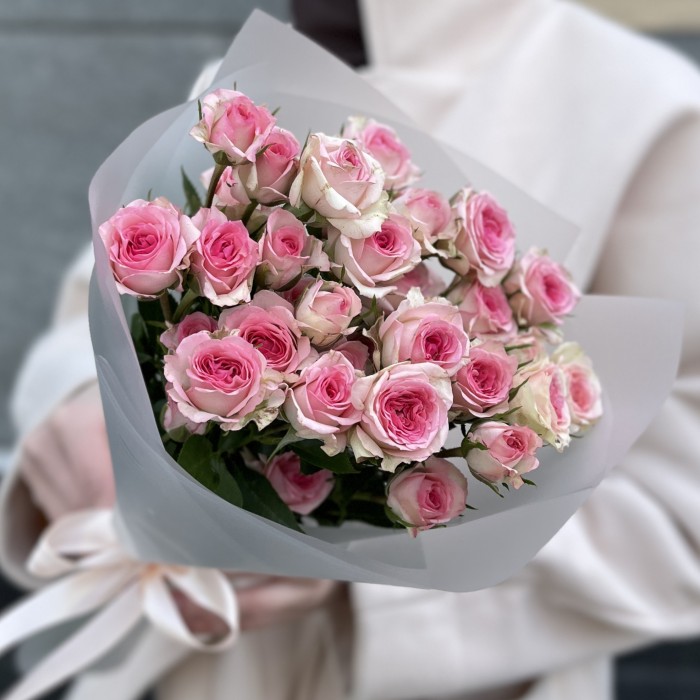 7 кустовых розовых роз Тралала 40 см