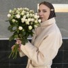 9 кустовых белых роз Принцесс Бомбастик 60 см