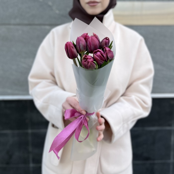 9 пионовидных тюльпанов Дабл принцесс