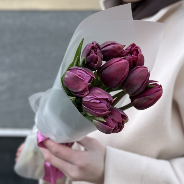 9 пионовидных тюльпанов Дабл принцесс