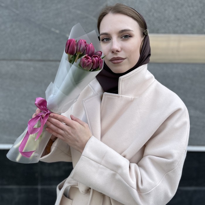 9 пионовидных тюльпанов Дабл принцесс