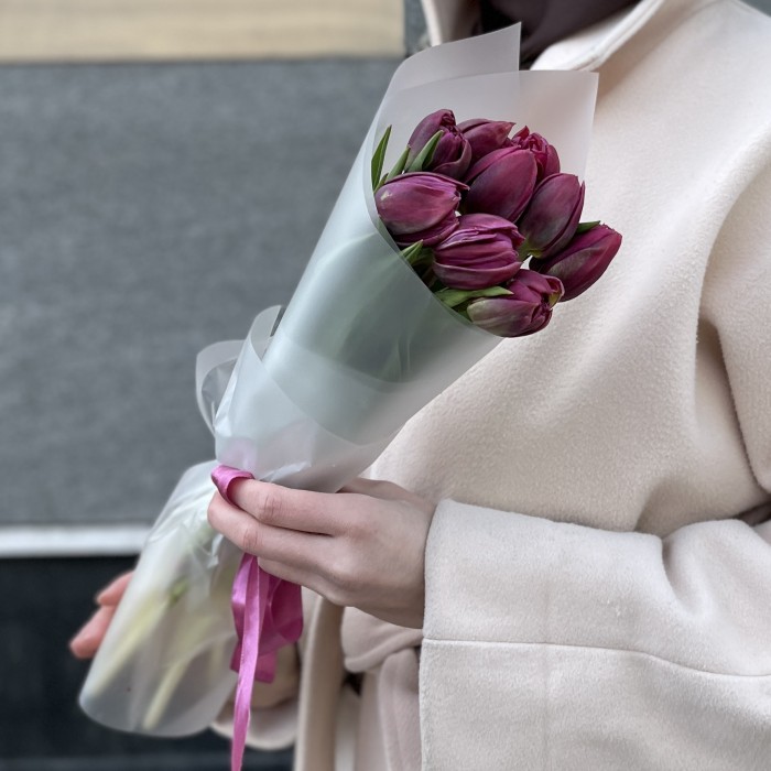 9 пионовидных тюльпанов Дабл принцесс