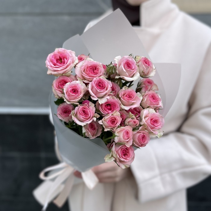 Комплимент из 5 кустовых роз Тралала 40 см