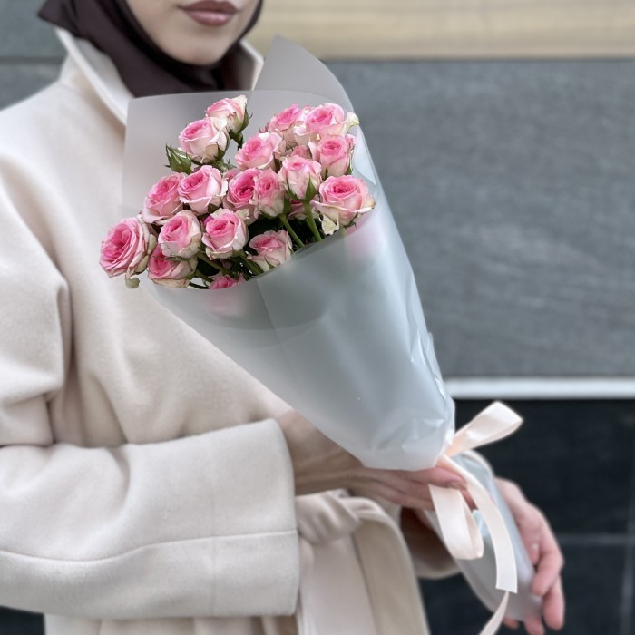 Комплимент из 5 кустовых роз Тралала 40 см