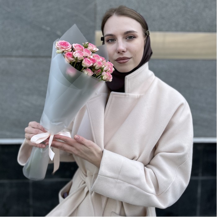 Комплимент из 5 кустовых роз Тралала 40 см