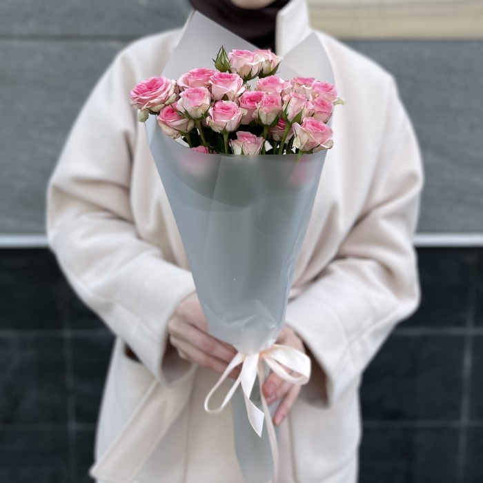 Комплимент из 5 кустовых роз Тралала 40 см