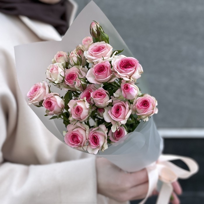 Корпоративный букет кустовых роз Тралала 40 см