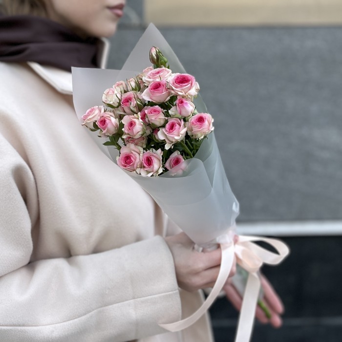 Корпоративный букет кустовых роз Тралала 40 см