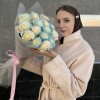 Нежный букет из 15 радужных роз