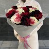 Романтичный букет из 15 радужных роз