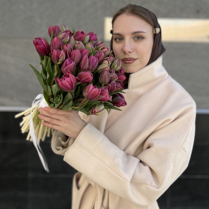 Тюльпан пионовидный фиолетовый