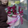 11 пионовидных малиновых роз в коробке Пати Трендсеттер