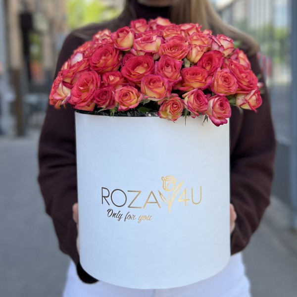 15 кустовых роз Саммер Дэнс в белой коробке