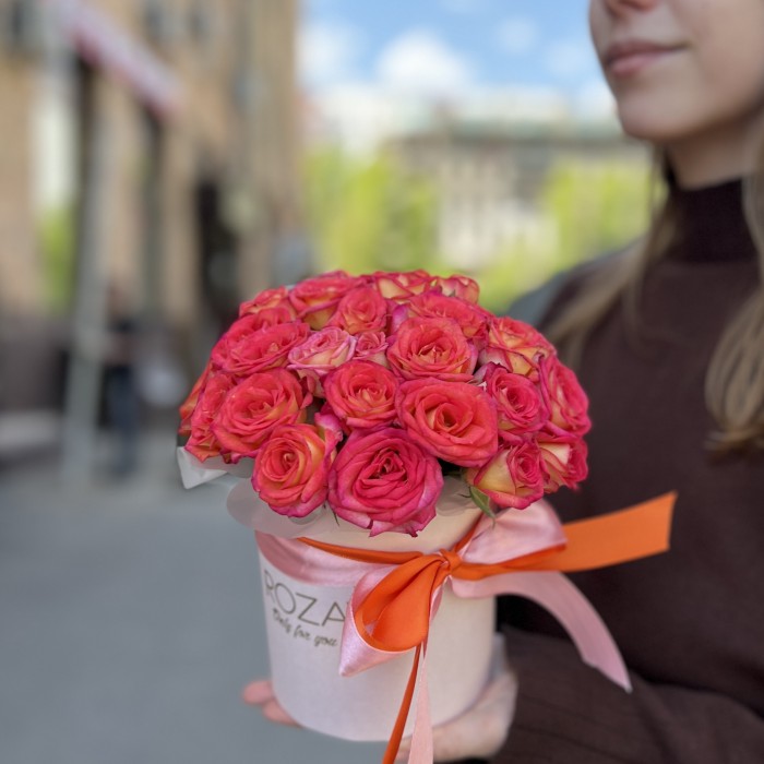 Кустовые розы Саммер денс в коробке