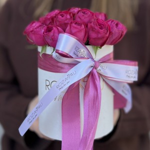 Пионовидные розы Пати Трендсеттер в коробке