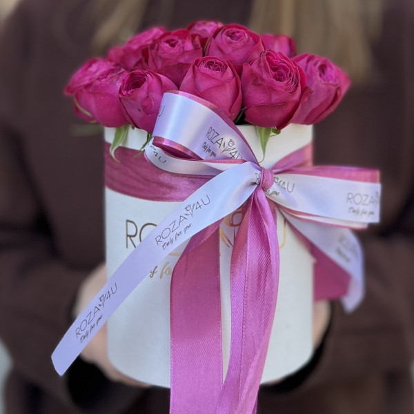 Пионовидные розы Пати Трендсеттер в коробке