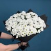 Траурный букет из 15 хризантем в черной упаковке