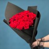 Траурный букет из 30 красных роз 60 см