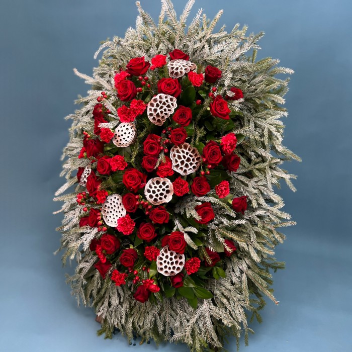 Траурный венок из живых цветов 130 см.  № 51