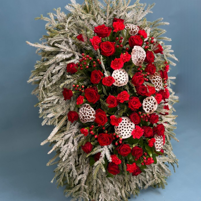 Траурный венок из живых цветов 130 см.  № 51