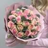 25 нежно-розовых роз Топ Гир с эвкалиптом