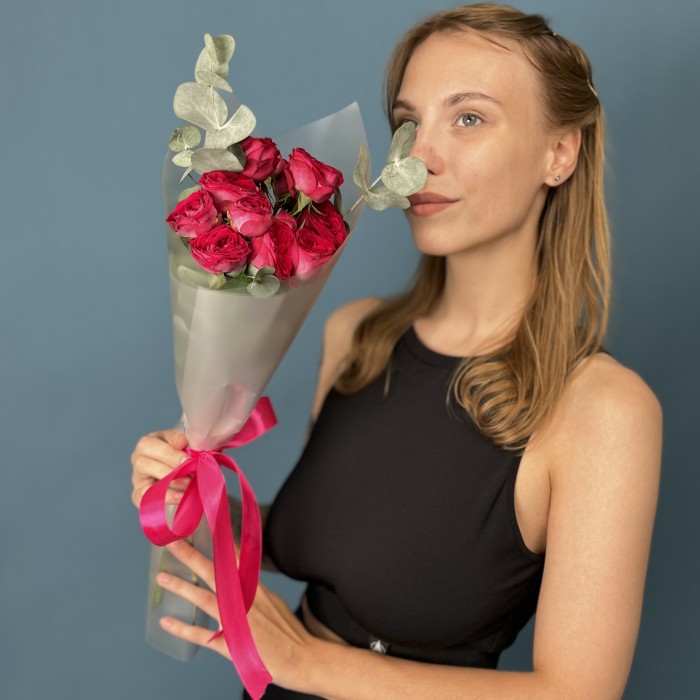 3 кустовые пионовидные розы Роял трендсеттер 40 см