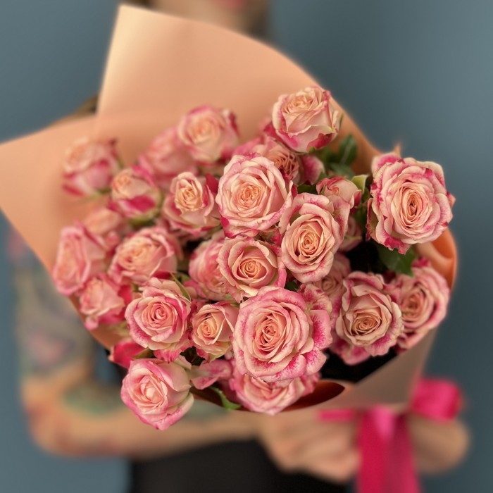 5 кустовых роз Флиндерс Лейн 40 см