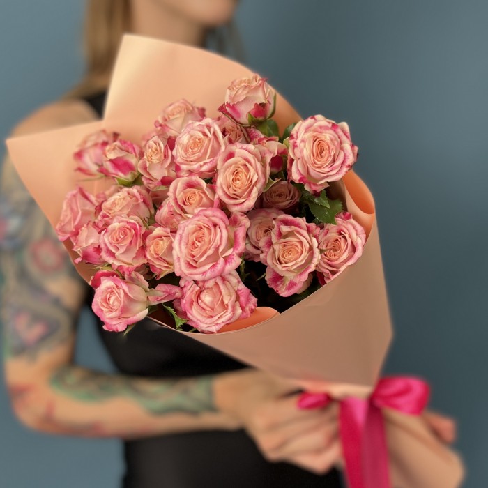 5 кустовых роз Флиндерс Лейн 40 см