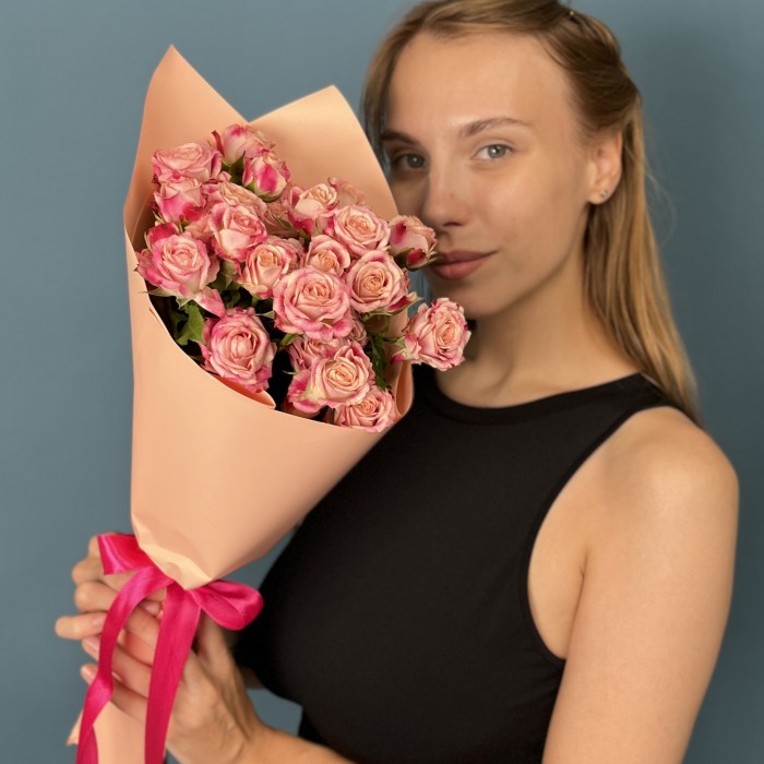 5 кустовых роз Флиндерс Лейн 40 см