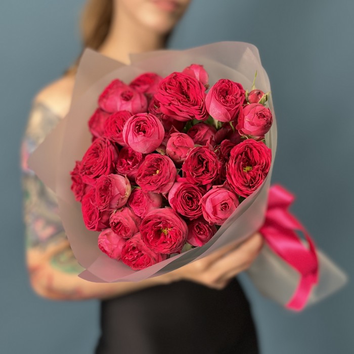 7 кустовых пионовидных роз Роял трендсеттер 40 см